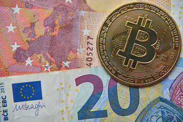 moneta bitcoin i banknoty euro
