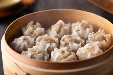 肉汁溢れるプリプリの焼売