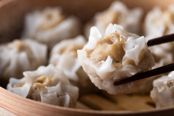 肉汁溢れるプリプリの焼売