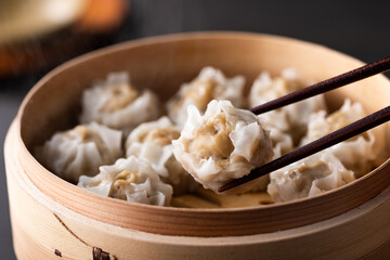 肉汁溢れるプリプリの焼売