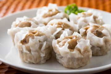 肉汁溢れるプリプリの焼売