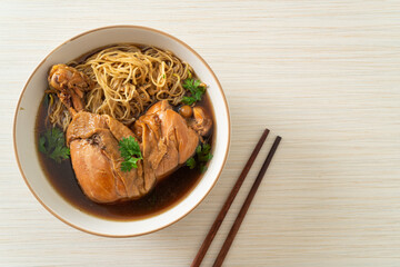 Noodles with Braised Chicken in Brown Soup