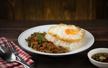 stir fried thai basil with minced pork with fried egg