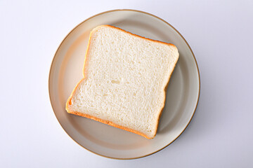 Fototapeta na wymiar 皿にのった食パン