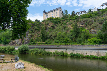 Fototapeta na wymiar Stadt Runkel an der Lahn in Hessen Fluß Burg Blauer Himmel Mittelalter