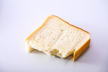 ちぎった食パン
