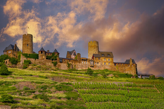 Alken Burg Thurant Deutschland Traktor Mosel Weinh&auml;nge Burg Eltz Moselkern Klotten Ernst Bullay