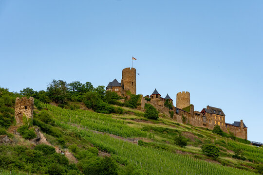 Alken Burg Thurant Deutschland Traktor Mosel Weinh&auml;nge Burg Eltz Moselkern Klotten Ernst Bullay