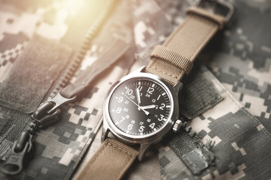 military style men wristwatch