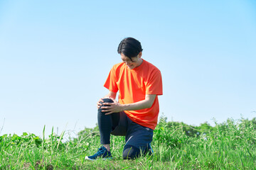 運動中に足が痛くなる男性