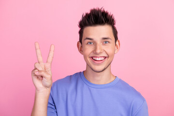 Photo man arms hands show v-sign say hi wearing casual shirt outfit isolated pastel background