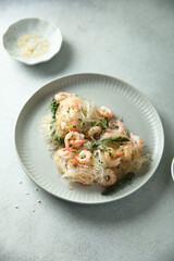Rice noodles with shrimps and asparagus