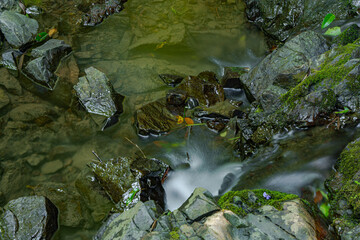弘法の滝の下流の流れ