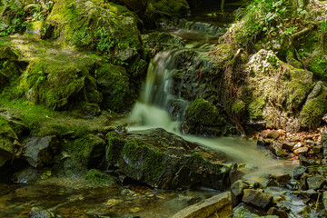 弘法の滝の下流の流れ