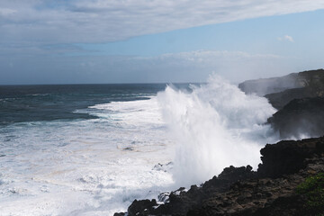 Austral ocean swell - waves crashing on the rocks