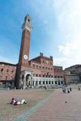 Obraz premium Mangia Tower in Piazza del Campo in historic city Siena, Tuscany, Italy
