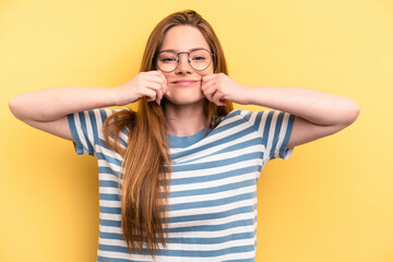 Young caucasian woman isolated on yellow background doubting between two options.