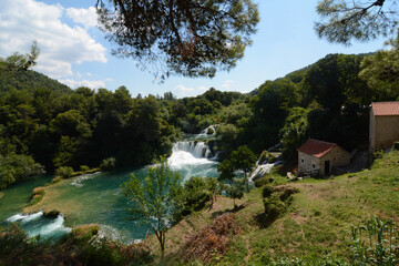Fototapeta na wymiar parco naturale di krka in croazia cascate d'acqua