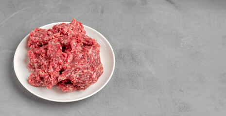 Raw minced meat.