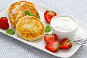 cottage sheese pancakes with fresh strawberries