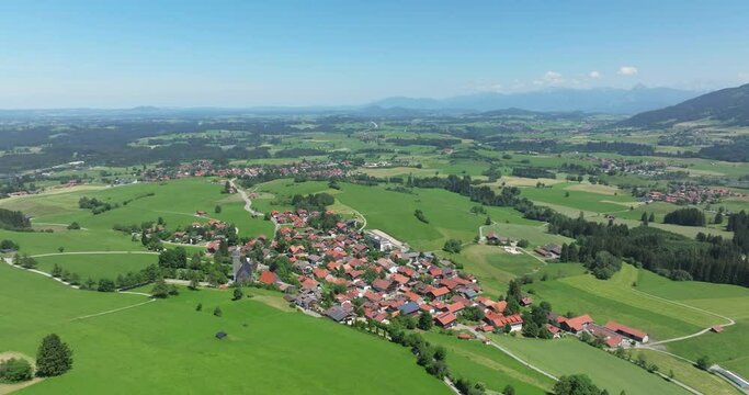 Imposanter Blick ins &ouml;stliche Allg&auml;u &uuml;ber Oy-Mittelberg hinweg
