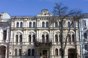 Fototapeta na wymiar Beautiful old building at Bohdan Khmelnitsky street in Kyiv, Ukraine 