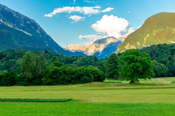 Abendspaziergang durch die sehenswerte Stadt Bovec nahe der Grenze zu Italien - Slowenien