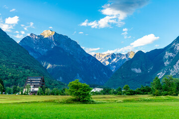 Abendspaziergang durch die sehenswerte Stadt Bovec nahe der Grenze zu Italien - Slowenien