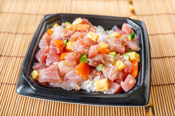 テイクアウトした海鮮丼