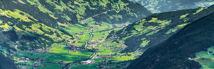 Fototapeta na wymiar Zillertal valley view from Ahorn