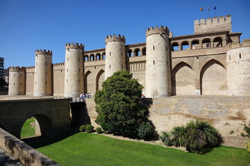 Obraz premium ZARAGOZA, SPAIN View of the Aljafería Palace, a fortified medieval Islamic palace built during the second half of the 11th century in Zaragoza, Aragon, Spain.
