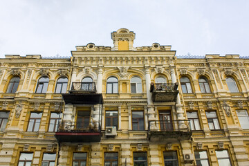 Fototapeta na wymiar Historical buiding in downtown in Kyiv, Ukraine