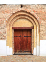 Fototapeta na wymiar Old wooden brown door 
