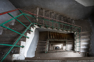 Treppen in einer historischen Getreidemühle