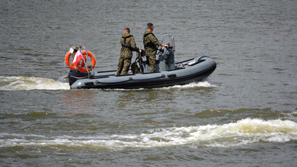 Akcja poszukiwawcza i ratunkowa polskich służb ratunkowych na wodzie. 