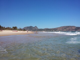Agua cristalina e calma na praia de Camboinhas em Niteroi no Rio de Janeiro 