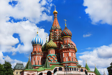 Fototapeta na wymiar Basil's Cathedral in Moscow. Church - Museum of the 16th century on Red Square in Moscow, Russia. A masterpiece of Russian architecture. Cathedral of the Intercession of the Most Holy Theotokos 