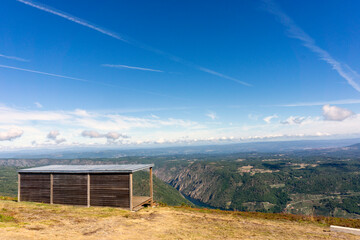Fototapeta premium Vista del río Sil desde el mirador de Triguás en la Ribeira Sacra. Galicia, España.