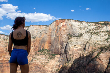 Naklejka premium Confident Latina women changing her life looking over nature and cliffs to be happier