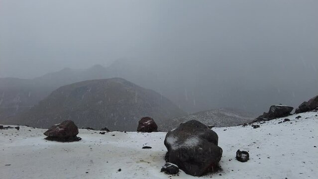 Ca&iacute;da de nieve en la cima del cr&aacute;ter del Nevado de Toluca en el Estado de M&eacute;xico