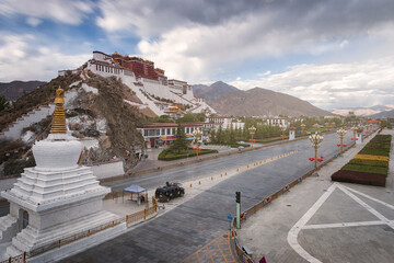 Lhasa, Tibet, China - July 5, 2022: Close up view of Potala Palace during the day in Lhasa - obrazy, fototapety, plakaty