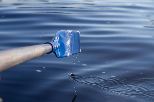 The blue paddle from the boat was rowing the water