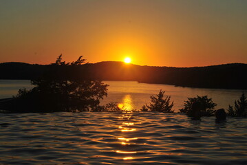 Naklejka premium Sunset Over the Water