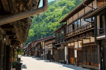 木造の住居が多く残る中山道の宿場町 © y.tanaka