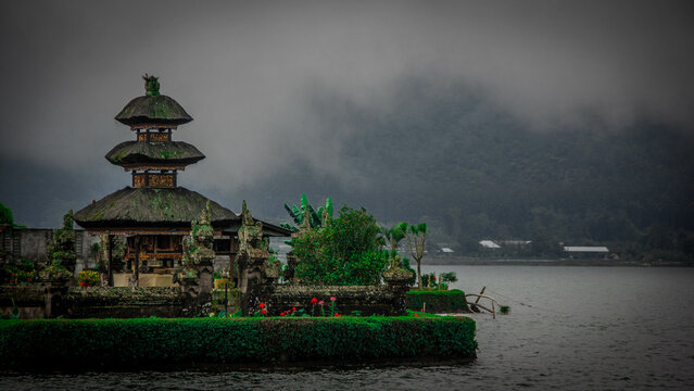 Pura Ulun Danu Bratan In Bali