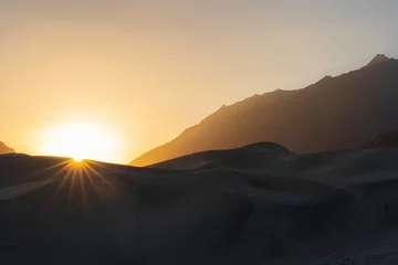 Rolgordijnen zonsopgang in de bergen © yawartalib