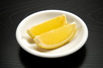 レモンの櫛切りカット写真