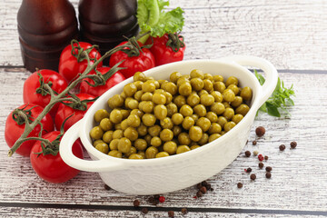 Canned sweet green peas conserve