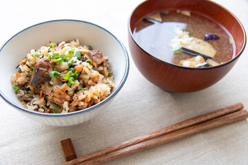 鯖とひじきの炊き込みご飯