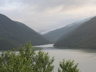 Obraz na płótnie Canvas The lake between the mountains before dawn